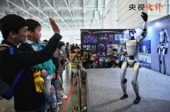 鞭策经济社会高质量 